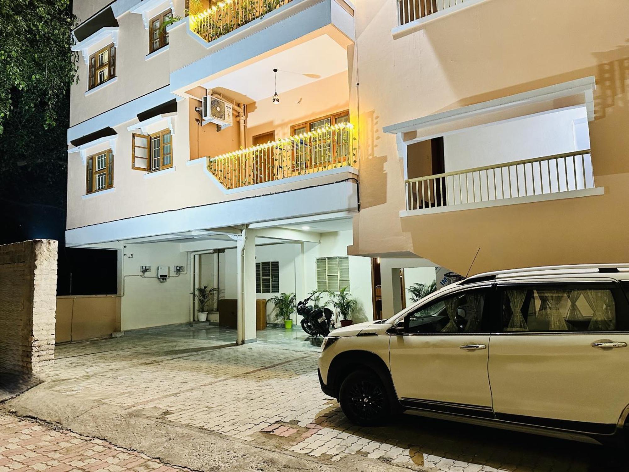 Zoomstay - 3Bhk Apartments Варанаси Экстерьер фото